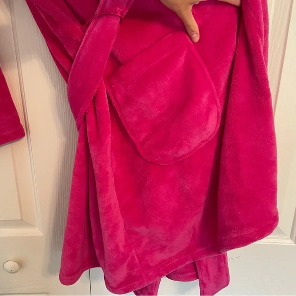 NWOT Victoria’s Secret Short Cozy Robe Hot Pink Sz XL/XXL Plush Logo Back